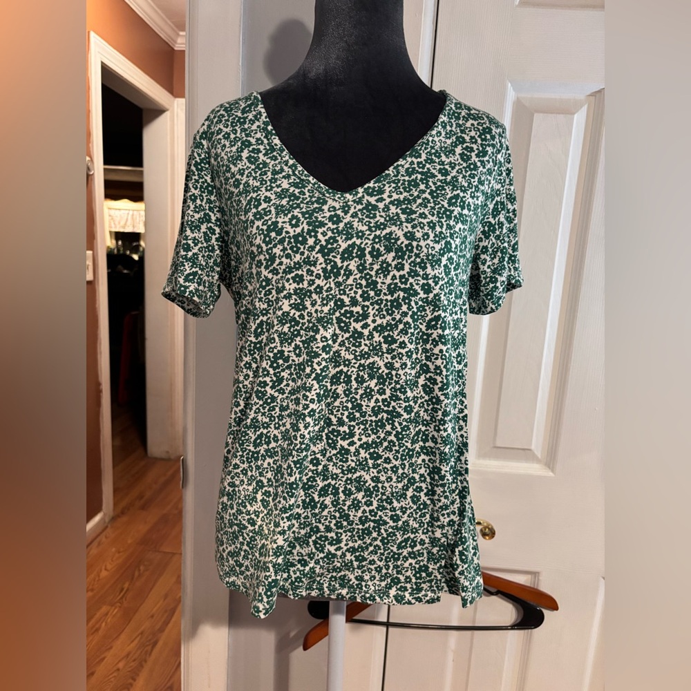 NWT Old Navy Green and White Floral Top XS